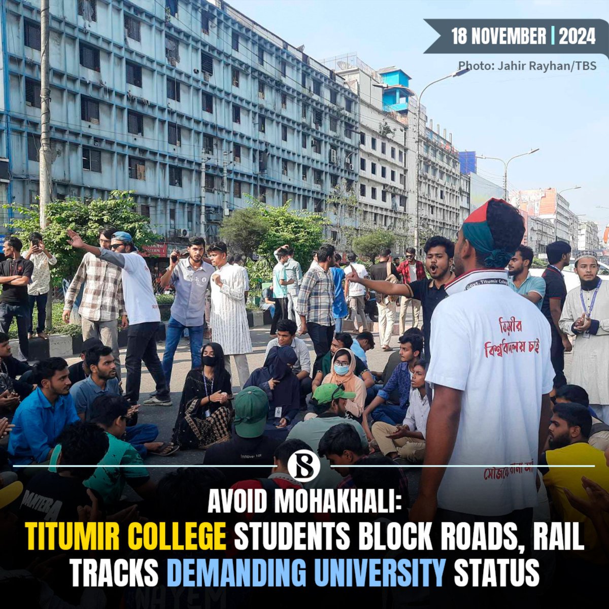 tbsnewsbd's tweet photo. The students of Government Titumir College blocked the roads and railway tracks in the capital's Mohakhali this morning (18 November), demanding the government upgrade the institution to a university.
Link in Comments
#titumircollege #Universitystatus #mohakhali #TBSNews https://t.co/oKhNU6JASV