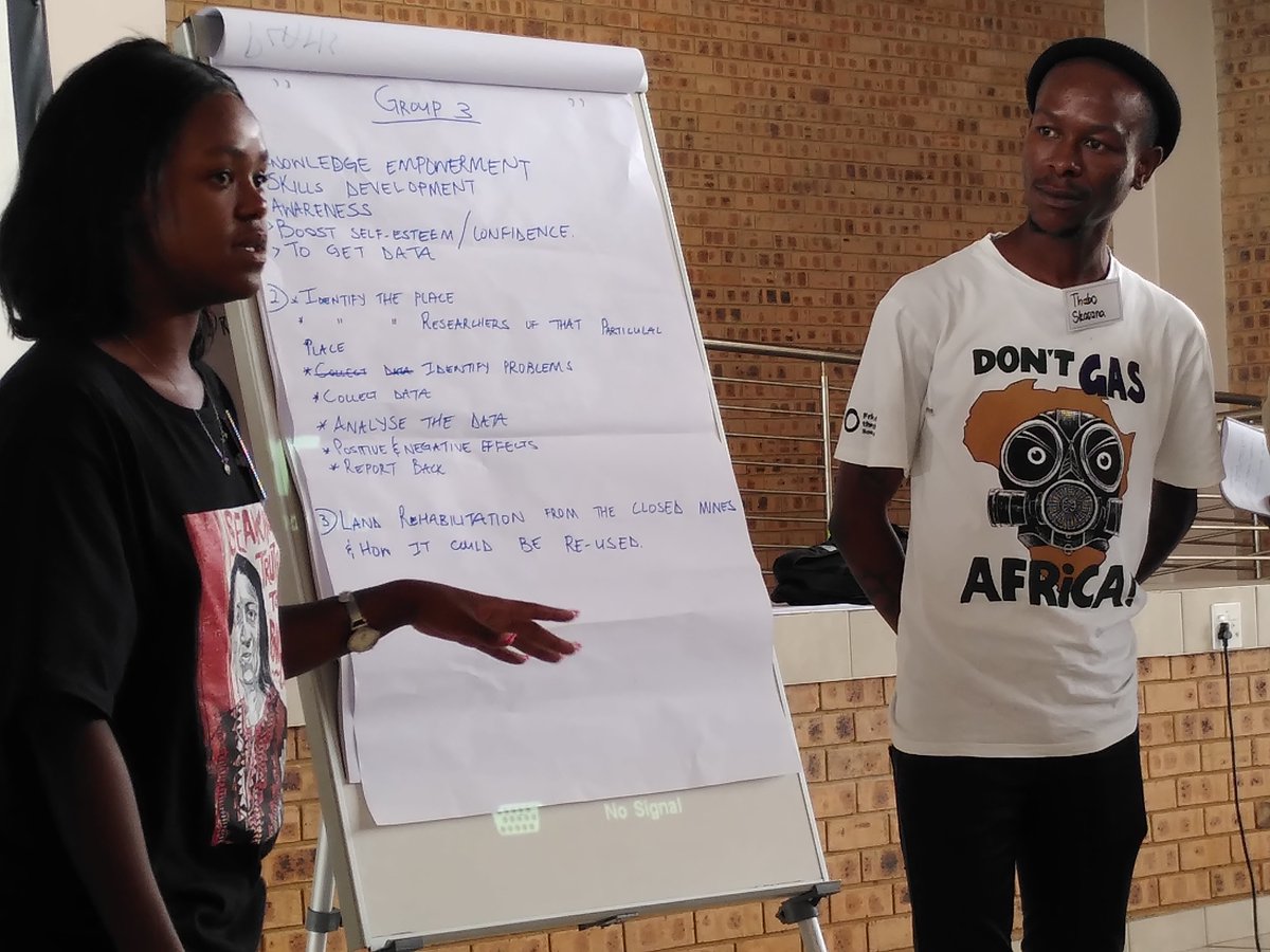 Findings from #CivilSociety workshop in #SouthAfrica #Coal region 🇿🇦
- #JETP policies must broaden to address food, water, &amp; land justice
- Current focus (of money) targeting #EVs &amp; #H2 investments are based on demand of the rich / Global North, ignoring immediate local needs
1/3