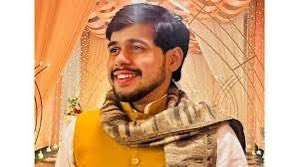 TheSengarSahab's tweet image. देवरिया के सांसद और विधायक की कार्यशैली देख ऐसा लगता है कि ये जनप्रतिनिधि नहीं, बल्कि ब्राह्मण राष्ट्र के अघोषित प्रधानमंत्री और मंत्री बनकर बैठे हैं। इनके लिए अपनी जाति का मामला चाहे कितना भी छोटा क्यों न हो, तुरत-फुरत कार्रवाई करवा देते हैं। किसी ब्राह्मण युवक का मामूली सा…