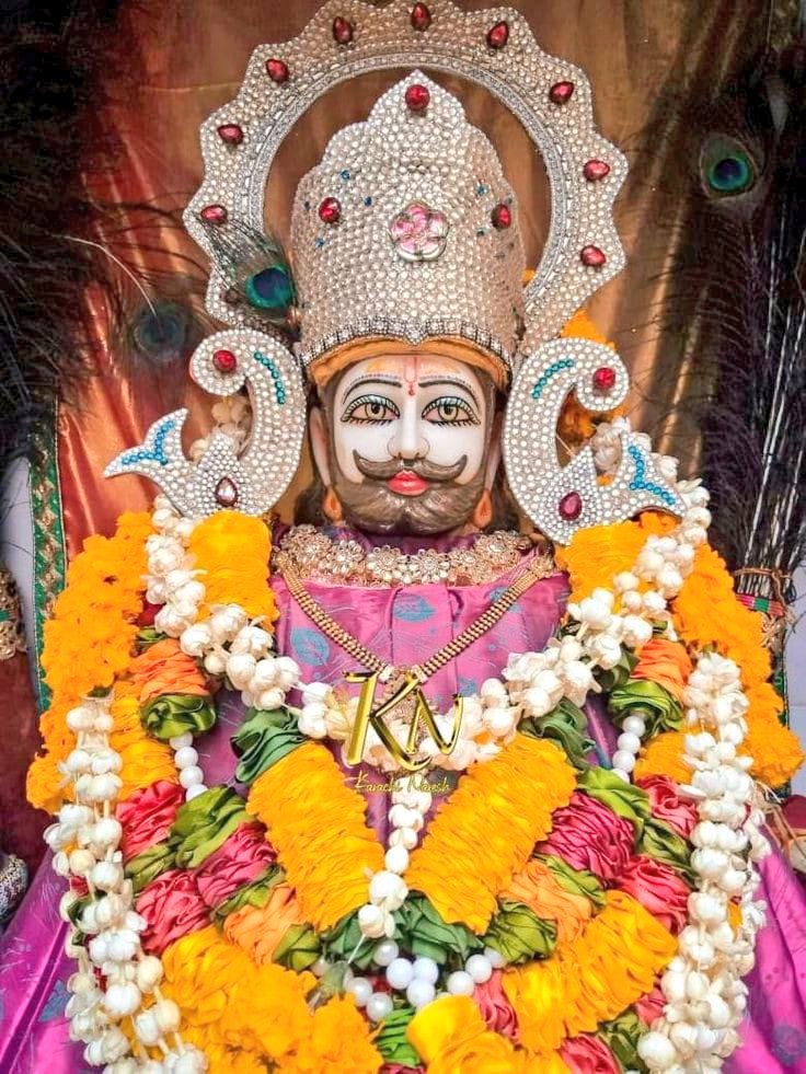 श्याम के दरबार में अनंत कृपा कोई खाली हाथ नहीं लौटता, वहाँ हर किसी की मुराद पूरी होती है

        जय खाटू श्याम भगवान दर्शन ,राधे राधे