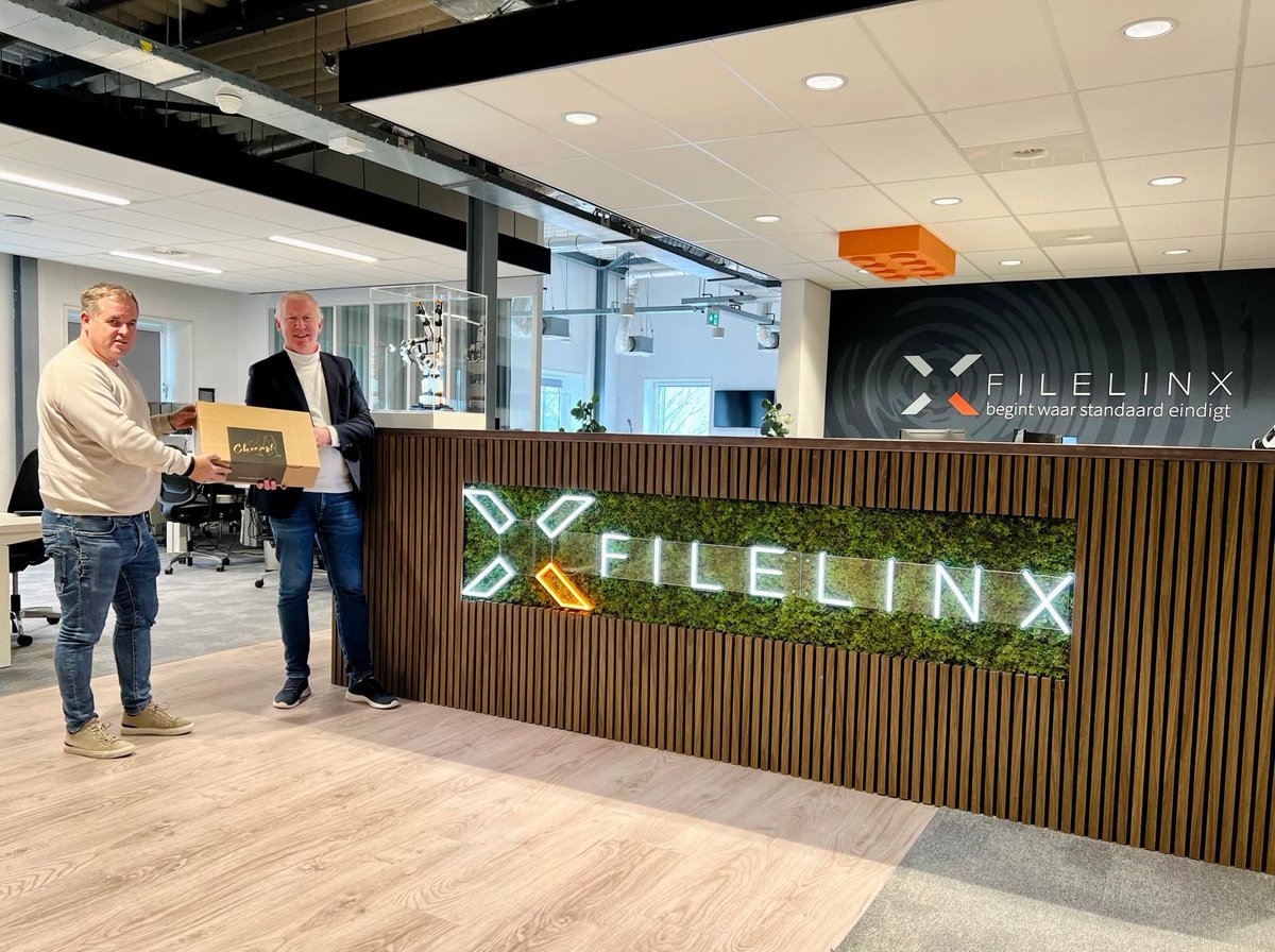FileLinx's tweet image. Op de landelijke Dag van de Ondernemer, werden wij verrast! #FileLinx werd in het zonnetje gezet door de Gemeente Zoetermeer en Dutch Innovation Park. Als dank voor onze inzet, innovatie en bijdrage aan de stad als lokale ondernemer kregen wij een leuke attentie.
Bedankt! 🎉