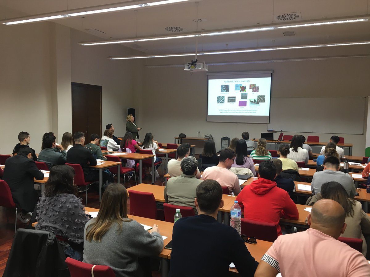 Comienza el II Curso del GEC en Baeza, con record de participación. Rosa Menéndez abre la primera jornada. Grupo Español del Carbón, #somosGEC