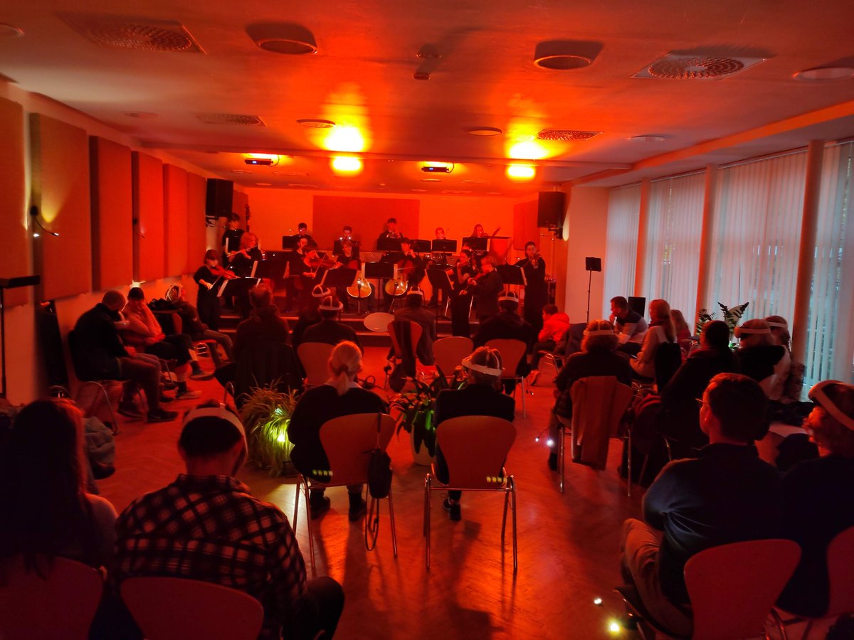 Mats Küssner (@matskussner) on Twitter photo ✨ Stimmungsvoller Auftakt unserer VR-Konzertreihe „Orpheus reimagined“! 🎶 Danke an alle Besucher*innen & das Junge Kammerensemble der Schostakowitsch-Musikschule. Weiter geht’s im Dez. – kostenlose Tickets folgen! 🎟️ Gefördert durch #OpenHumboldt <a href="/BerlinUAlliance/">Berlin University Alliance</a> <a href="/HumboldtUni/">Humboldt-Universität zu Berlin</a> ✨ Stimmungsvoller Auftakt unserer VR-Konzertreihe „Orpheus reimagined“! 🎶 Danke an alle Besucher*innen & das Junge Kammerensemble der Schostakowitsch-Musikschule. Weiter geht’s im Dez. – kostenlose Tickets folgen! 🎟️ Gefördert durch #OpenHumboldt <a href="/BerlinUAlliance/">Berlin University Alliance</a> <a href="/HumboldtUni/">Humboldt-Universität zu Berlin</a>
