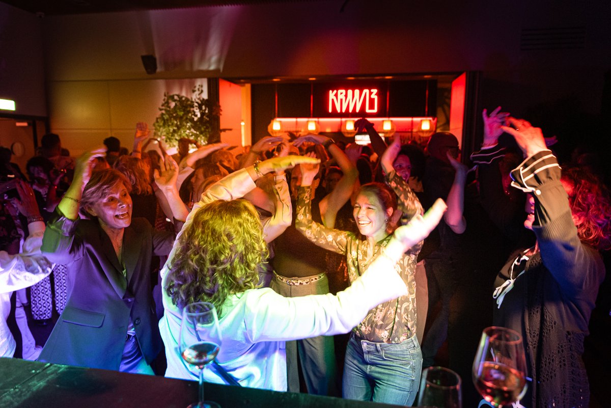 Back2Vinyl's tweet image. We kunnen terugkijken op een geslaagd feest op 9 nov jl. Wat een tof publiek en wat een leuke sfeer hing er weer! De foto's zijn te vinden op onze website. De volgende is op 12 april 2025.
Link naar de foto': backtovinyl.nl/9-november-202…