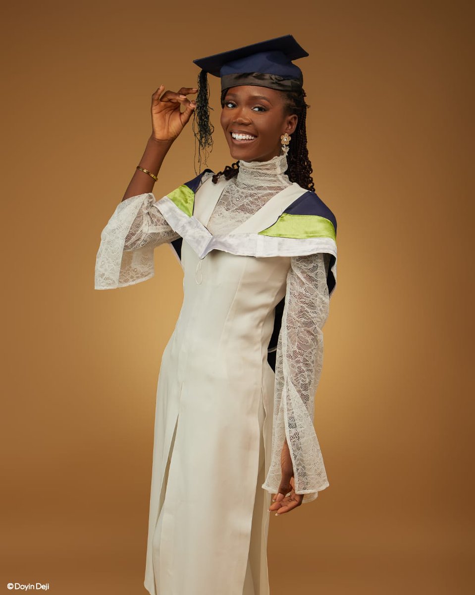 dideoluwaa_'s tweet image. A degree better 🤭

LL.B (First-class Honours)
On to the next? Definitely 🚀