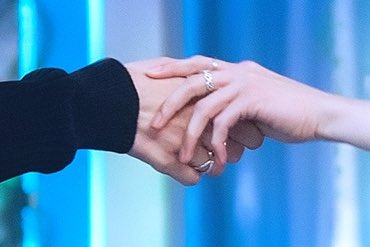 손잡은 사진 올려주심 ㅠㅠㅠㅠㅠㅠㅠㅠㅠㅠㅠㅠㅜㅠㅠㅜㅜㅜㅜㅜㅜ