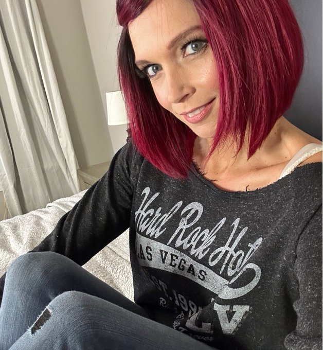 I love the holidays! I wanna send you presents!! So go to my site https://t.co/Dt2aQY9411 and get your