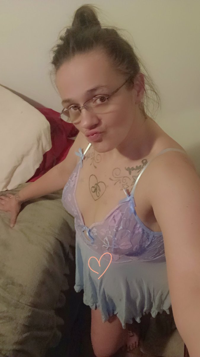 Queenpettyb2019's tweet photo. What kinda dick will I get tonight? Waiting on daddy https://t.co/Kzca0AjT9q