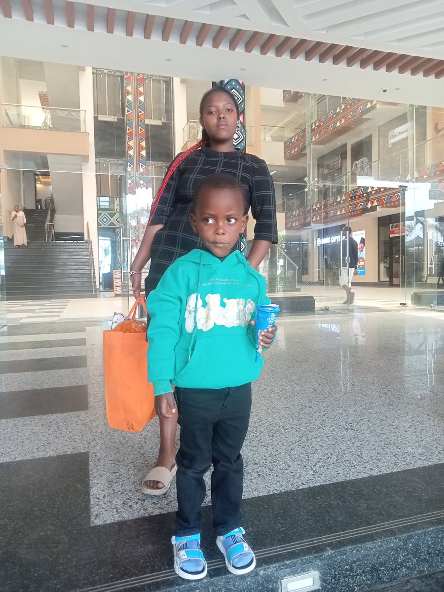 Stevemulwa9's tweet photo. My son John is on a birthday 🎈🎂 moods....
Jana it was his day...
#HbdSon
Big up My daughter Esther 💞
#brekko https://t.co/LV3HMV3sS2