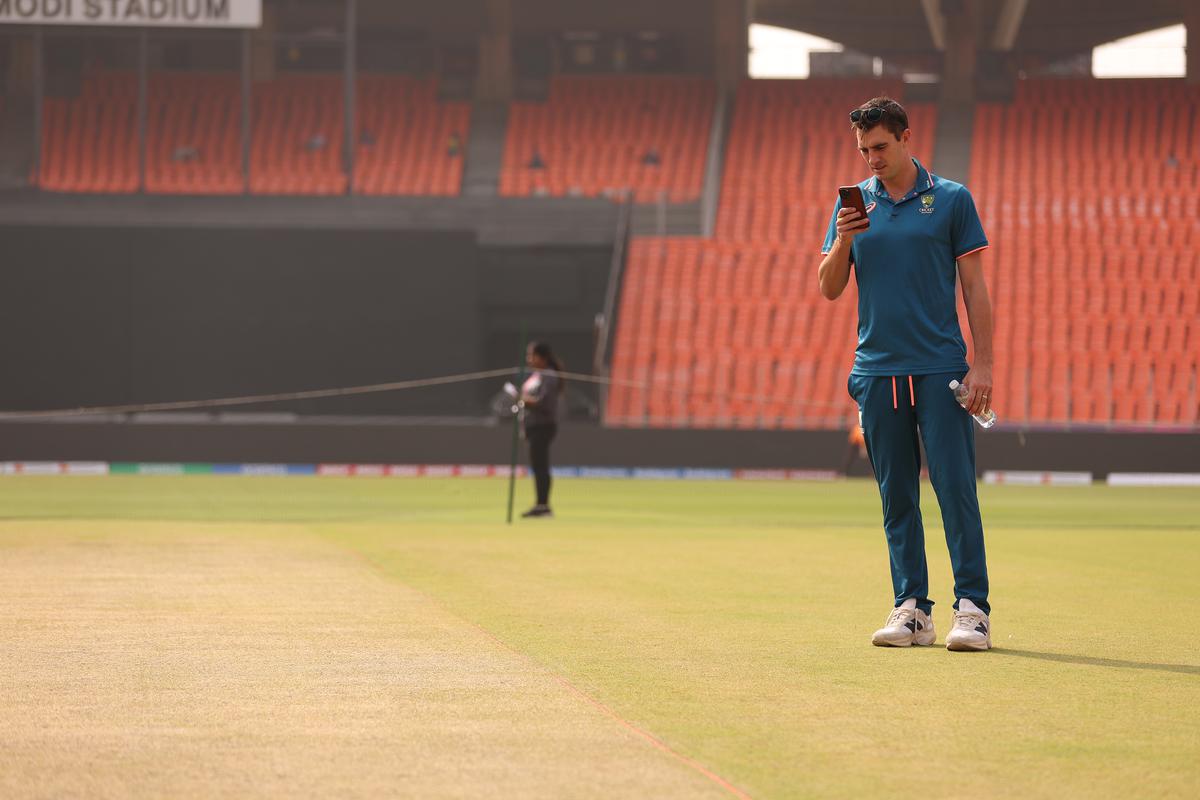 Cric_Uneeb's tweet image. OTD last year, 18 Nov 2023.
Pat Cummins was seen closely observing the Ahmedabad Pitch for CWC Final 2023 and he said::
" Pitch prepared in Ahmedabad looks good, it is a used pitch & Pakistan played here"
Rest is the HISTORY 😍