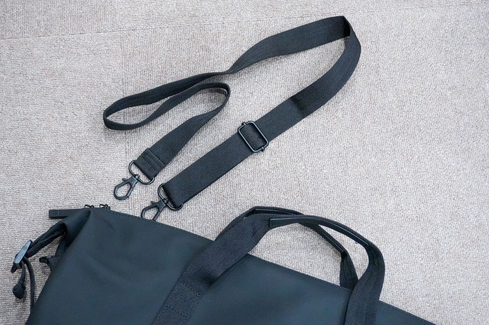 digimalog's tweet photo. ダッシュダッフルバッグSブラック
マチがあまり深くない分、普段にも使いやすく、ジム用としても有用。1泊旅行にもちょうどいい。
キャンペーン内容:全商品25%OFF (11月13日〜12月2日)
公式アカウント:@gastonluga
公式ページ:https://t.co/lQiMTwhFOR
#pr #GastonLuga #AnywherewithGL #glbf24 https://t.co/kutul8grMd