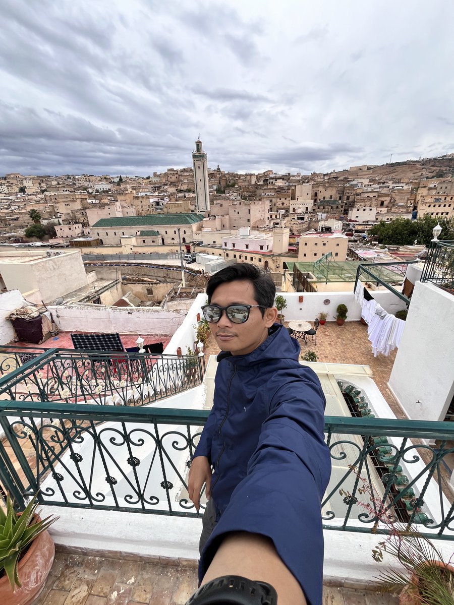 Pelik dengan setiap negeri mereka ni, kesemuanya amat berbeza dari segi persekitaran dan cuaca. 

Banyak pengalaman pergi tempat-tempat yang lain dari lain. Keindahan sini sungguh mendamaikan.

Orang tempatan pun sangat baik 🫰🏻 aku akan merindui kesemuanya - Morocco.