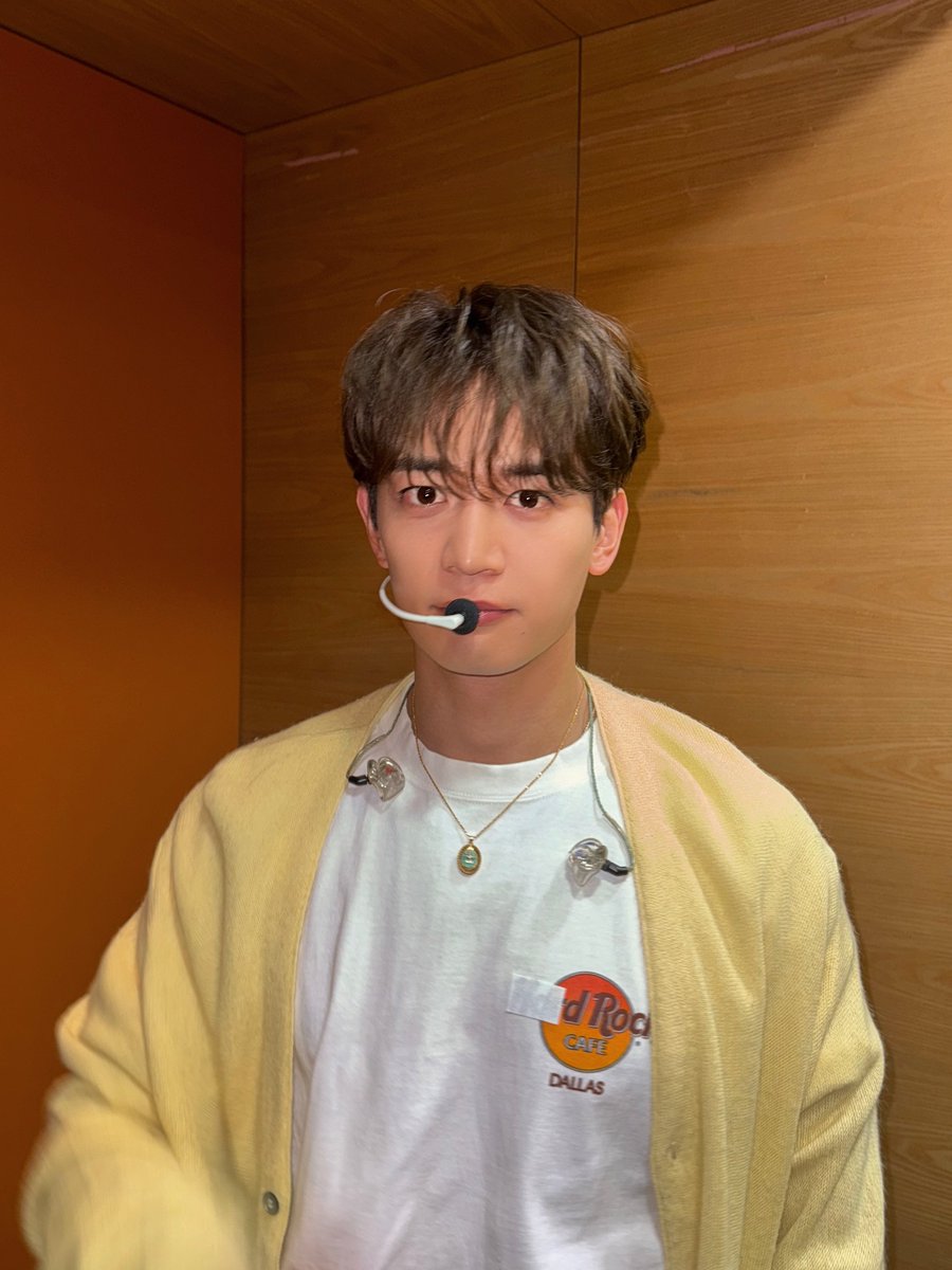 SHINee's tweet photo. 💛👀🔙

#MINHO #민호
#CALLBACK #MINHO_CALLBACK
#SHINee #샤이니  
#쇼음악중심 https://t.co/RR1FNXfJia