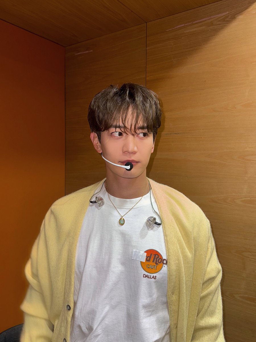 SHINee's tweet photo. 💛👀🔙

#MINHO #민호
#CALLBACK #MINHO_CALLBACK
#SHINee #샤이니  
#쇼음악중심 https://t.co/RR1FNXfJia