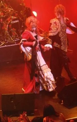 alice 🐣🌹 tweet media