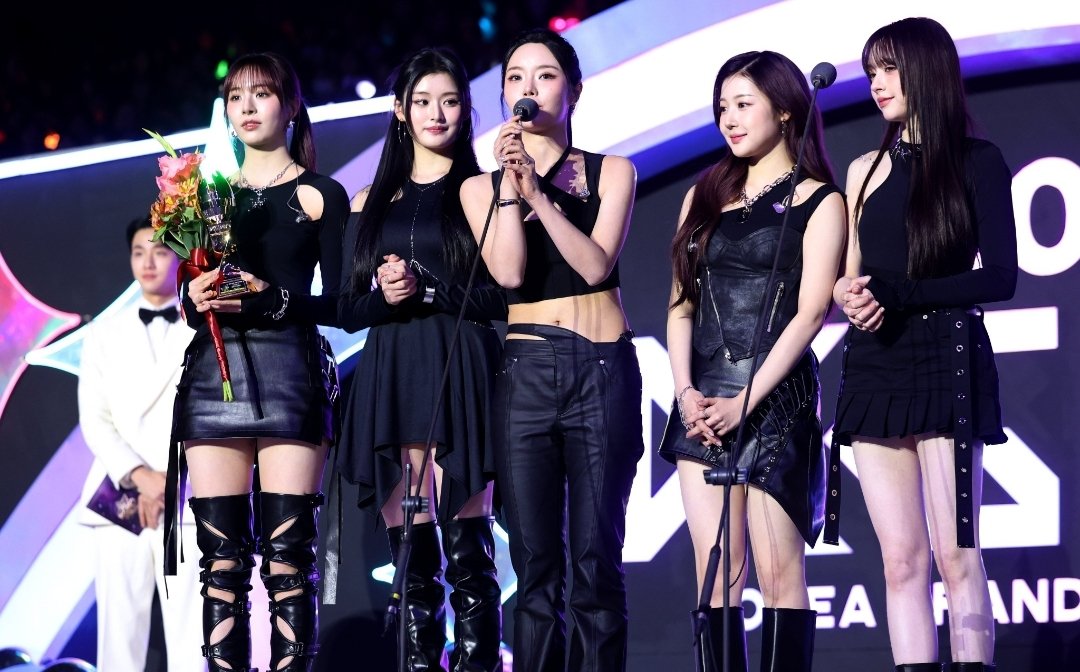 0Joye21165's tweet photo. One good thing about music, when it hits you, you feel no pain: Bob Marley.

I personally so happy for the girls, i wish you all the best 
#FIFTYFIFTY_at_KGMA #FIFTYFIFITY https://t.co/ctTKDQyHRR