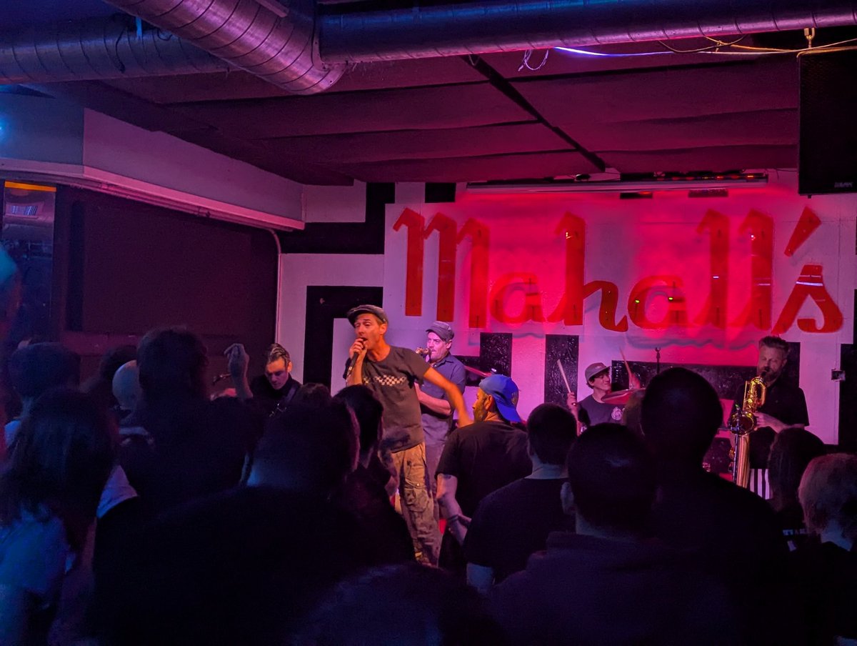Volazal (@knightowlvol) on Twitter photo Great show tonight <a href="/Mahalls20Lanes/">mahalls 20 lanes</a>  and happy birthday <a href="/BigDBoston/">Big D and the Kids Table</a> 🥳 🎸🎷 Great show tonight <a href="/Mahalls20Lanes/">mahalls 20 lanes</a>  and happy birthday <a href="/BigDBoston/">Big D and the Kids Table</a> 🥳 🎸🎷