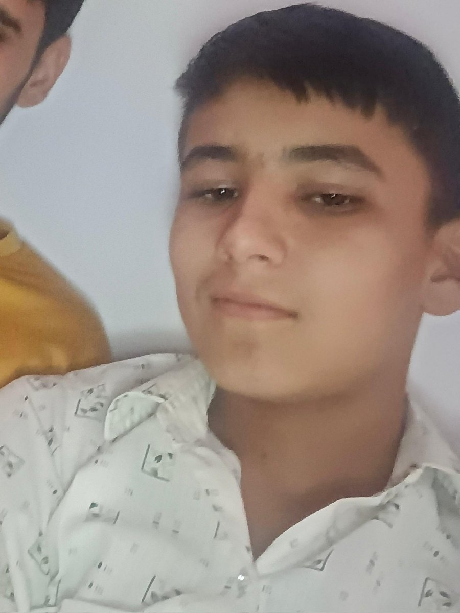 Omrlp07's tweet image. #गुमशुदा_की_तलाश

आवश्यक सूचना शेयर करे...
    कृपया सभी ज्यादा से ज्यादा पोस्ट करे 🙏
17-11-2024 दोपहर 12 बजे 
      श्रीराम बॉयज हॉस्टल दुर्गा माता सर्किल पटेलनगर, बीकानेर से बाजार गए बालक नहीं पहुंचा अभी तक वापिस...
जिसने काली पेंट व सफ़ेद सा शर्ट और पैरों में सेंडल पहन रखी है…