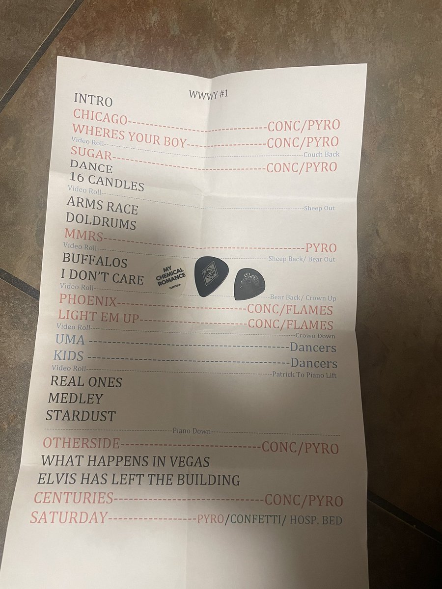ginasfsarah's tweet image. wwwy fall out boy setlist day 1,
my chemical romance pick & practice mcr pick & fob pick