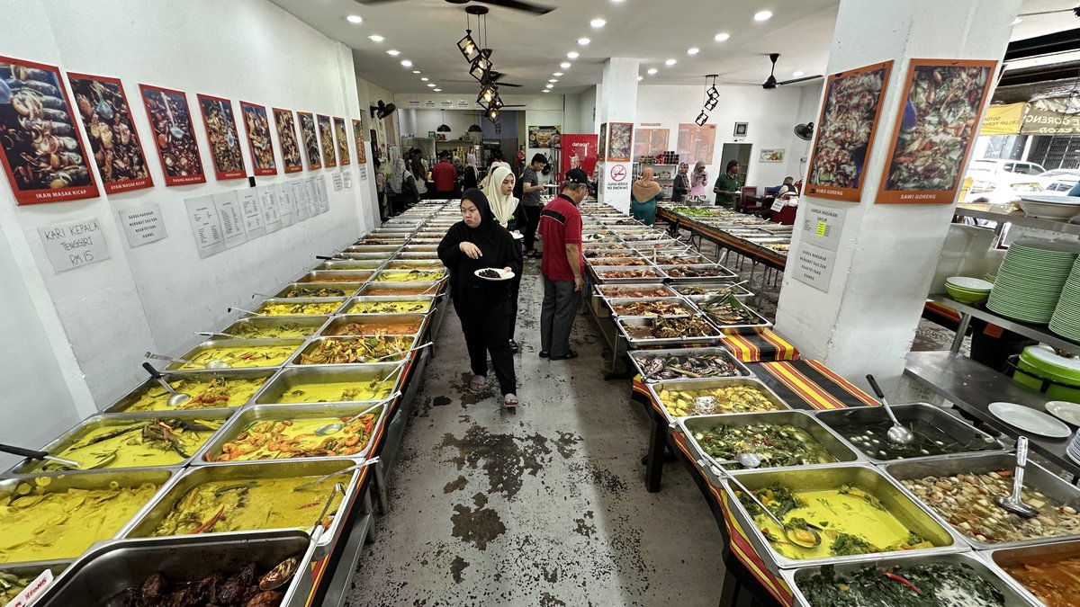chairmanGLC's tweet photo. Kedai makan ke bazar Ramadan ni 😭😭😭 https://t.co/OZmPTgNXHq