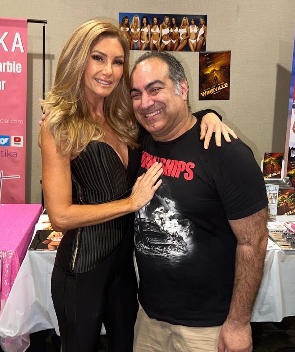mikerandcom's tweet image. Chillin’ at #ChillerTheatre with @BrandenRoderick!!! #BrandeRoderick #Baywatch