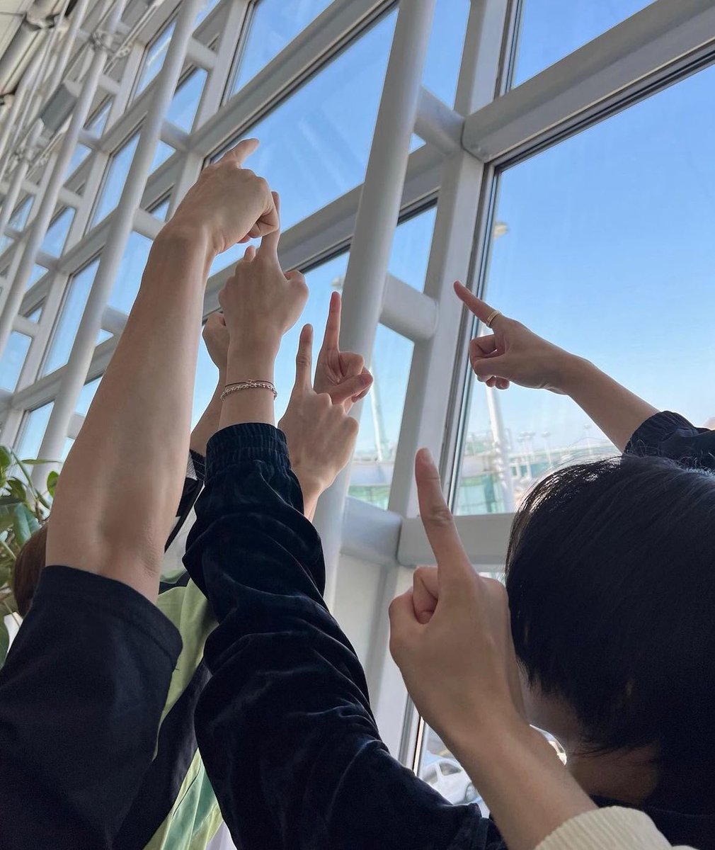 myfavoriteag11's tweet photo. LA 간다고 그때 그 사진 따라하는거 너무 맘좋아 https://t.co/TN548yrY4F