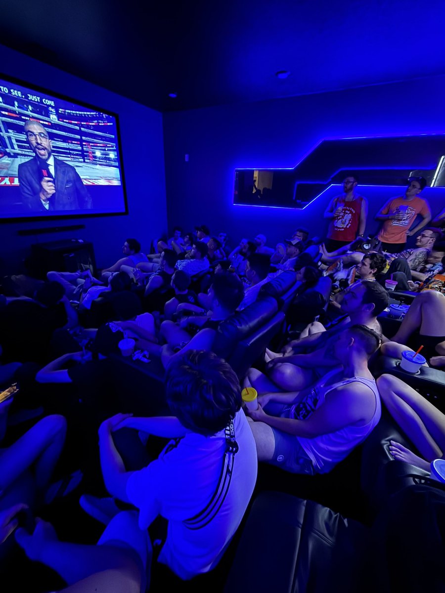 ArcherFoxy's tweet image. My first #divication was SO much fun!! Incredible weekend and tons of memories made. Feeling very grateful to be a part of this community 💙💙

#dv7