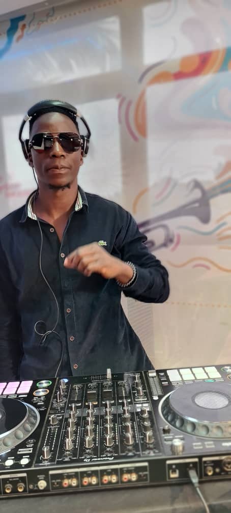 DeejaySnack's tweet photo. New week. New vibes. New goals

#DjSnack ||#TheBeatSpicer https://t.co/M8N8pgIP1e