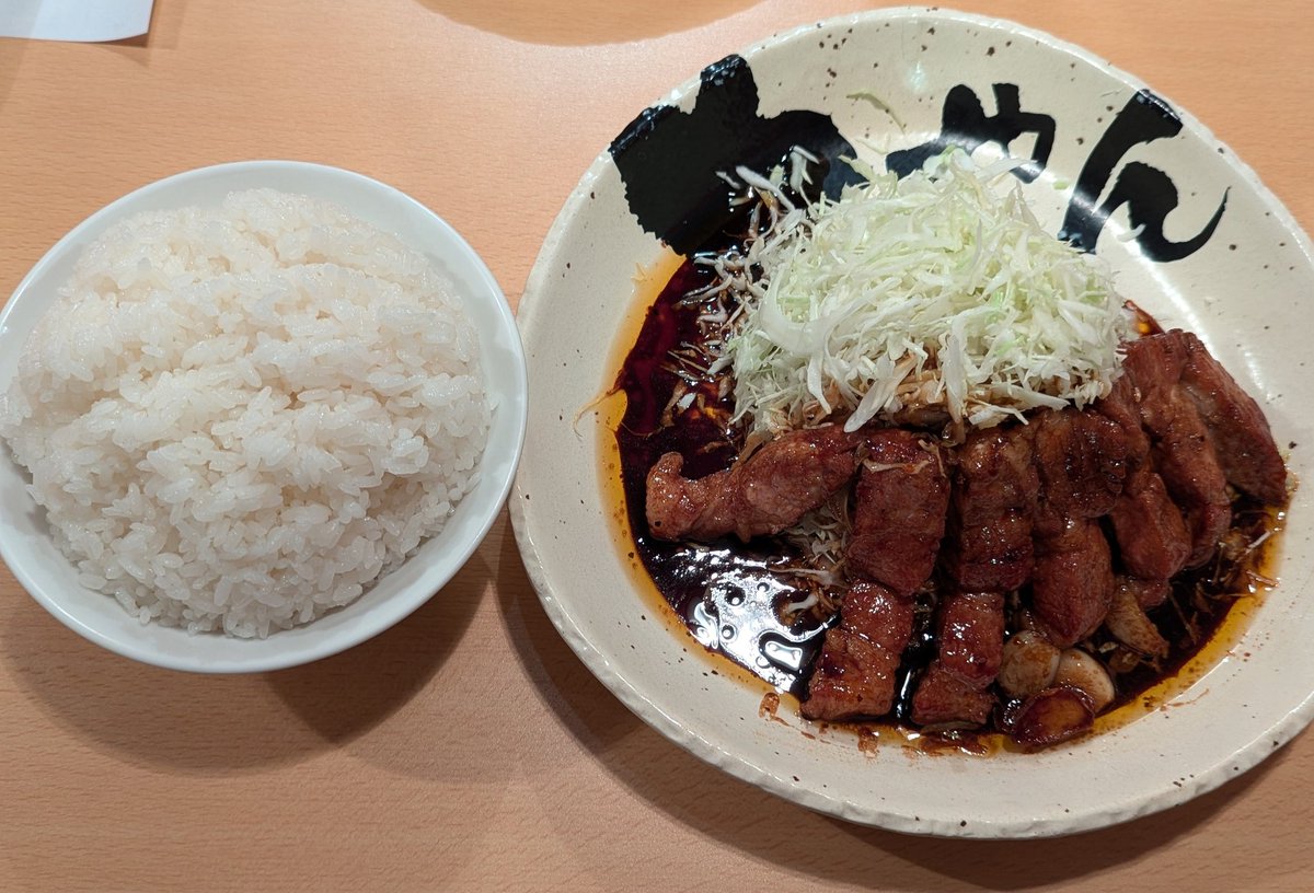 ringo4178823's tweet photo. 昨日ライブ終わりに四日市でトンテキ食べたんやけどコレめっちゃ美味かった😋
ソースが色の割にさっぱりしていて最後まで美味しく頂きました
ただ、ご飯の量はミスったけど(コレで中盛り)😅 https://t.co/UzDiu4ZGX6