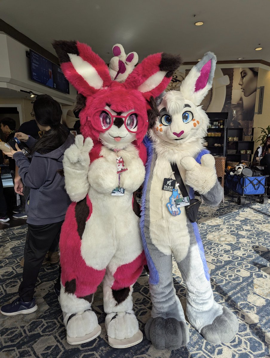 bnuy spotted!!! 🐇🐇 it's @/isograph.ist !

#FursuitFriday