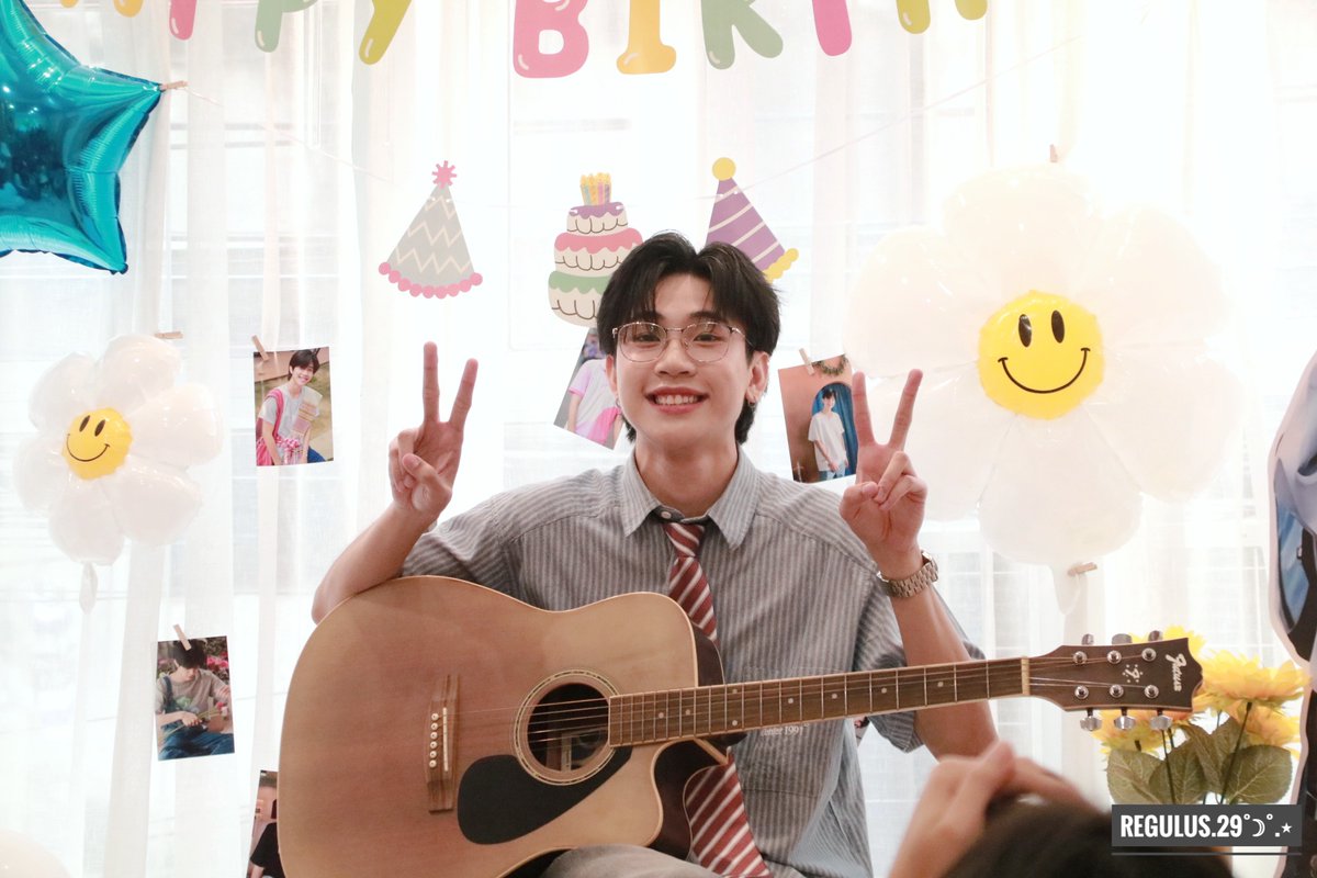 29_Regulus's tweet photo. ถ้าจะร้องเพราะขนาดนี้ มาร้องเพลงให้ฟค.ฟังบ่อยๆหน่อยย
@H_phuripat #h_phuripat #HeartPhuripat24thBDAY https://t.co/9LcneQEuaR