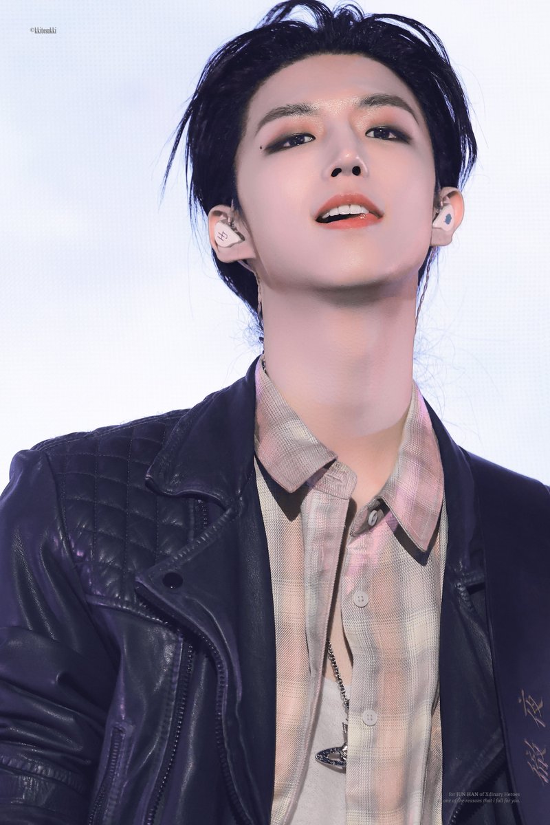 241116

죽겠다..

#준한 #JunHan 
#엑스디너리히어로즈 #XdinaryHeroes