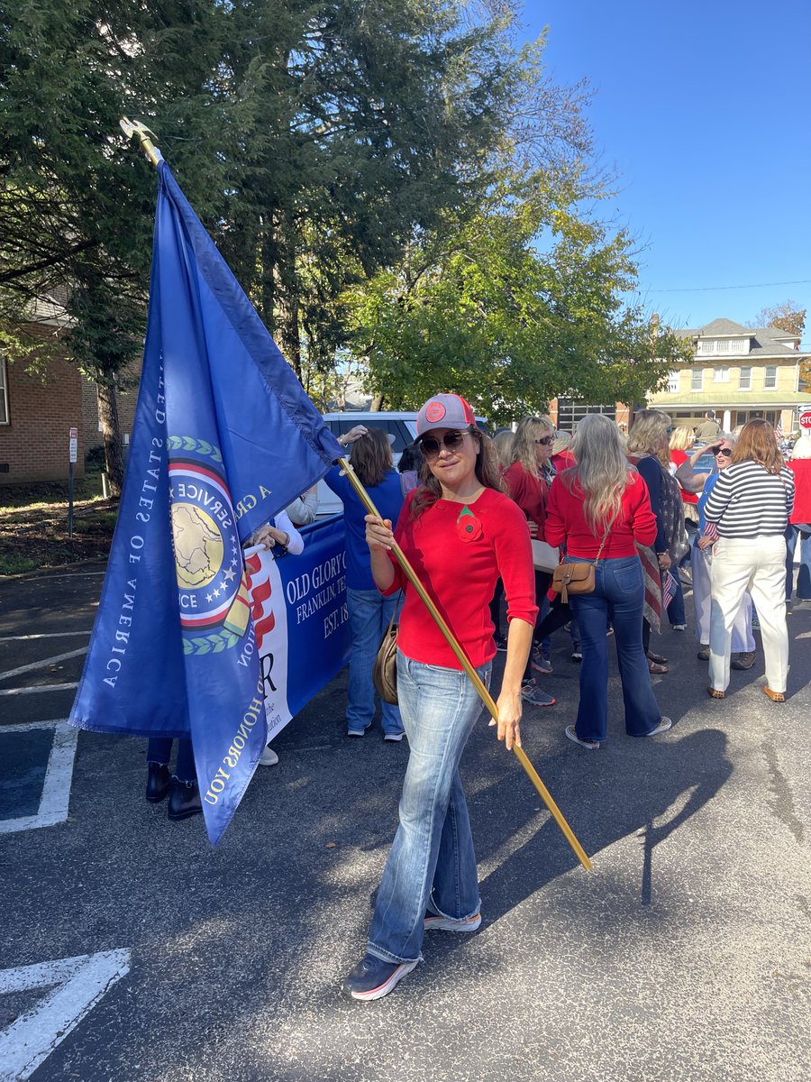 oldglorydar's tweet photo. Old  Glory Chapter honors and salutes all veterans! We enjoyed showing our  appreciation on Veterans' Day at the City of Franklin Parade- such a  fun, patriotic event! https://t.co/EeKpXkvFuW