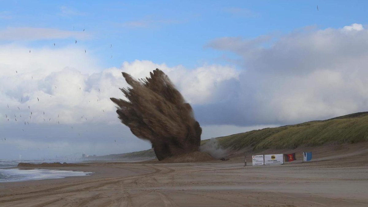 EODD tot ontploffing brengen van vliegtuigbommen op het strand van Langevelderslag