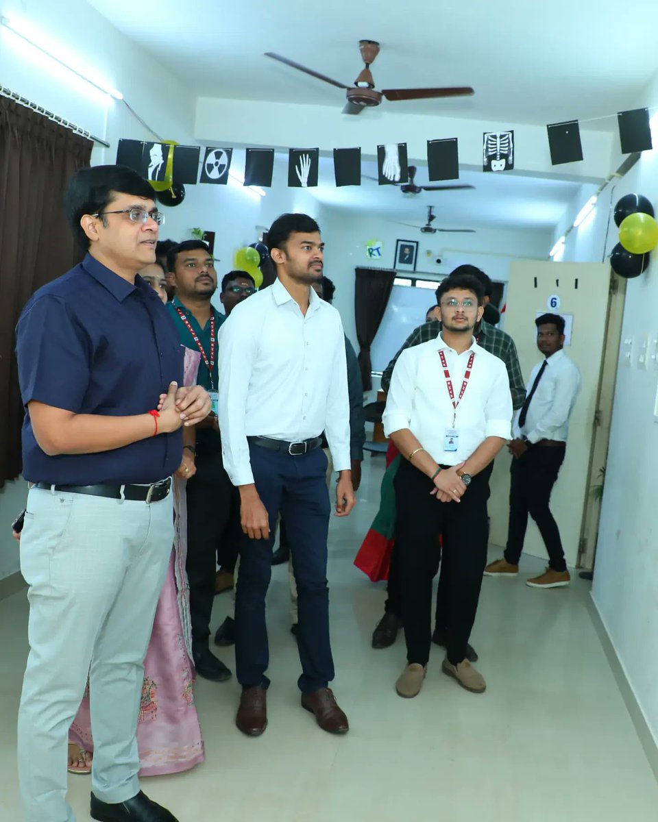 sahsvmrfsalem's tweet image. SAHS - Department of RIT celebrated the World Radiography day & organized the “Hands on Training Session” on November 15, 2024, at the skill.lab auditorium.
#radiography #imagingtechnology #worldradiologyday2024 #handsontraining #radiationsafety #GuestLecture #clinicalhub