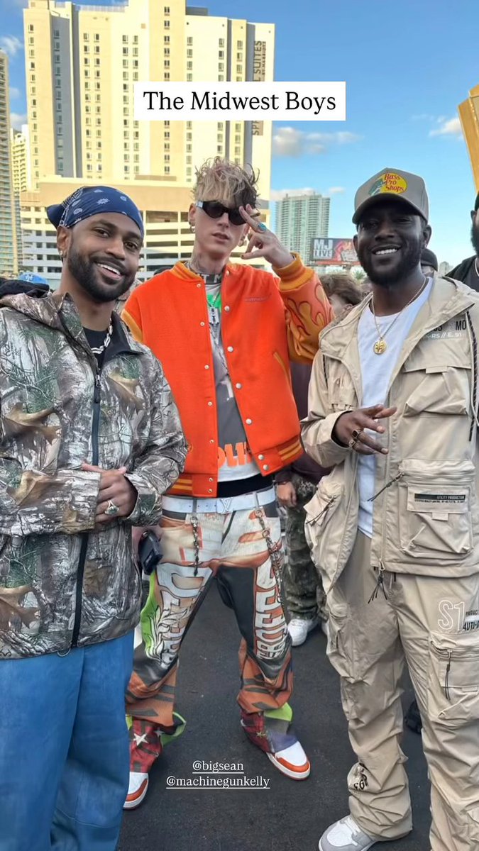 mgkmagic's tweet photo. mgk and Big Sean at ComplexCon Las Vegas on November 16, 2024.
#mgk #machinegunkelly #colsonbaker machine gun kelly @BigSean 📸: @aaronconey, clouded.culture, prvt.selection https://t.co/iGVBBE8OlK