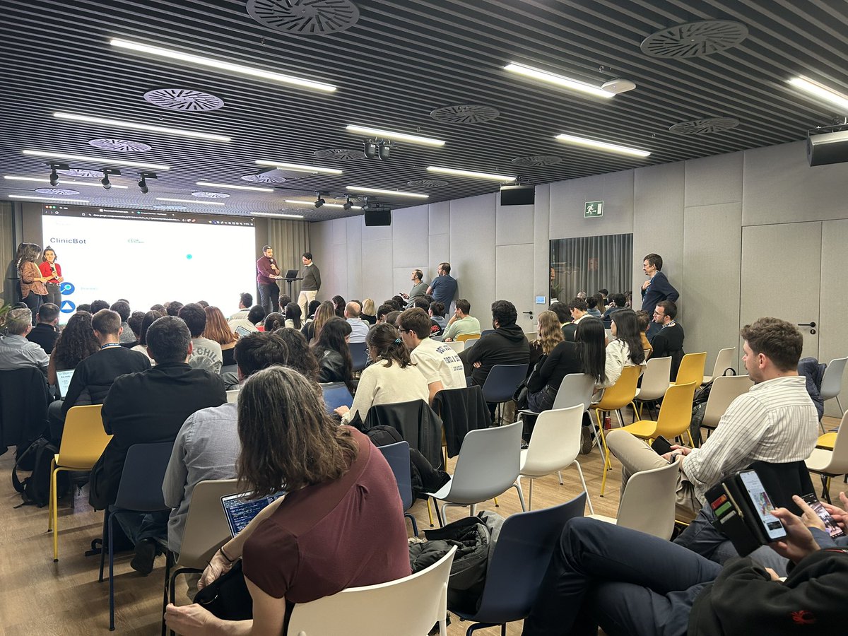 gerardespinosa5's tweet photo. 24 hores després del #GenAIhealthhack només puc dir que ha estat una experiència gratificant
La #AI ha vingut per quedar-se, canviarà la manera de fer medicina i els principals beneficiats seran els pacients i el personal sanitari
No en tinc cap dubte @hospitalclinic https://t.co/7hyGr5ASb6