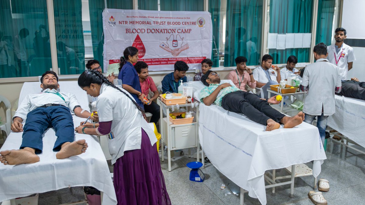 GITAM_msr's tweet image. During #𝗚𝗜𝗠𝗦𝗥’s recent #blood donation drive with 𝗥𝗼𝘂𝗻𝗱 𝗧𝗮𝗯𝗹𝗲 𝗜𝗻𝗱𝗶𝗮, our students, faculty, and community joined forces to collect over 200 units of blood, showcasing solidarity and generosity.
@GITAMUniversity