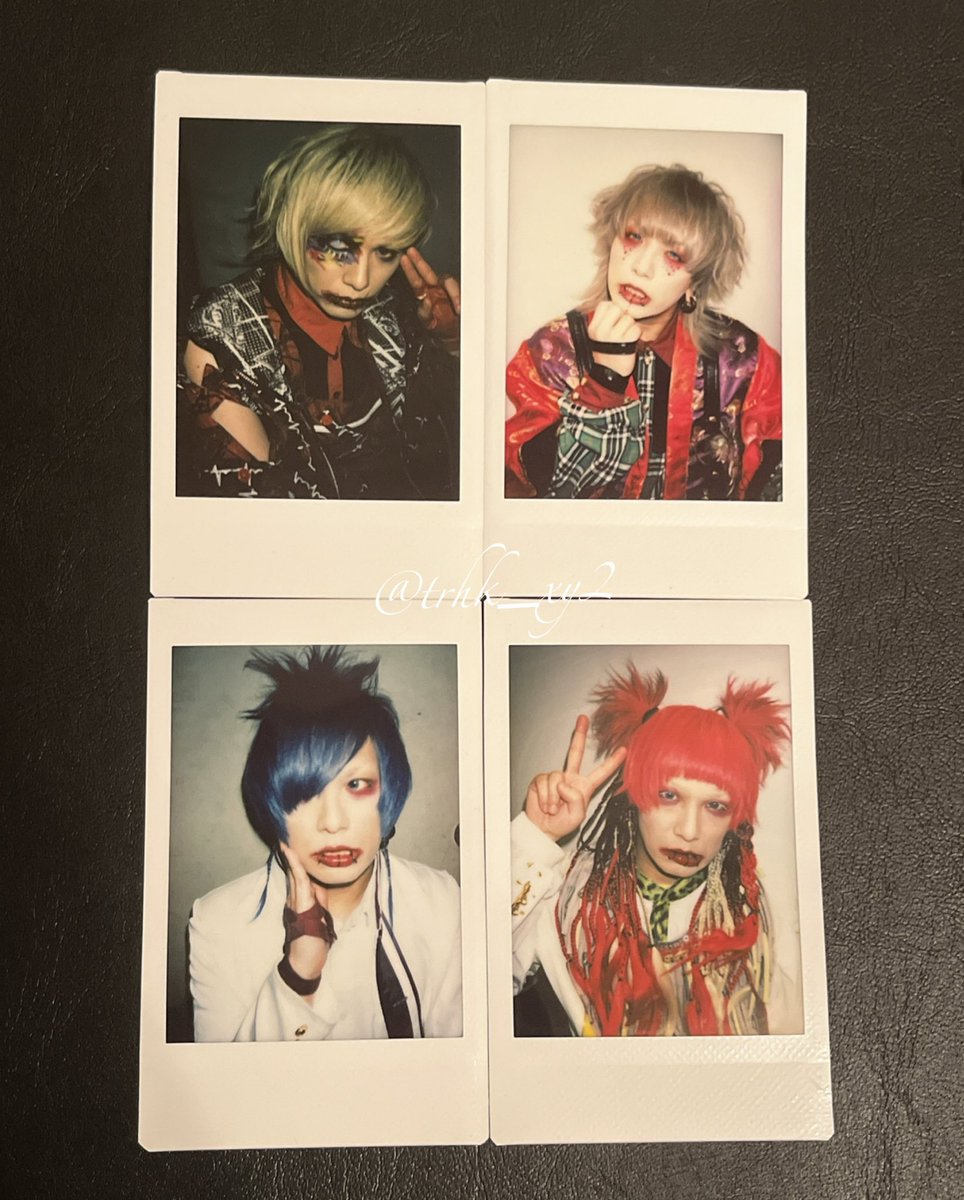 trhk_xy2's tweet photo. ➳拡散希望❥
コドモドラゴン チェキ

異種になりますが
「 噛ミ付ク、最適解。 」
「 ベンタブラック 」
購入特典フォト(マキナ衣装)のハヤトさんor集合と交換可能な方ご連絡お願いいたします。
店舗問いません。

ゆめ /めんめん / チャム / サイン / コメント / インスト https://t.co/iPL0kou1aj