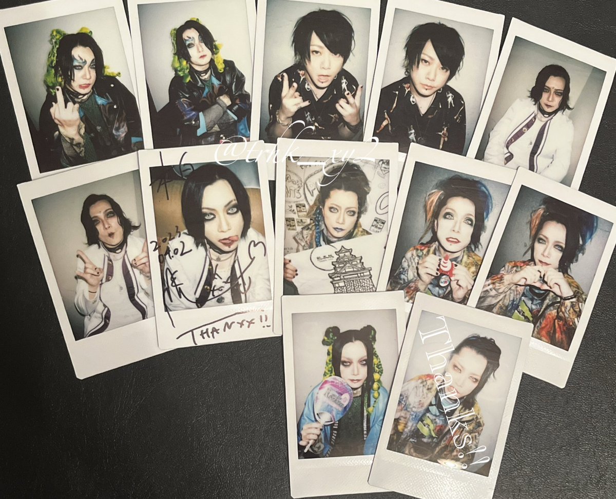 trhk_xy2's tweet photo. ➳拡散希望❥
コドモドラゴン チェキ

異種になりますが
「 噛ミ付ク、最適解。 」
「 ベンタブラック 」
購入特典フォト(マキナ衣装)のハヤトさんor集合と交換可能な方ご連絡お願いいたします。
店舗問いません。

ゆめ /めんめん / チャム / サイン / コメント / インスト https://t.co/iPL0kou1aj