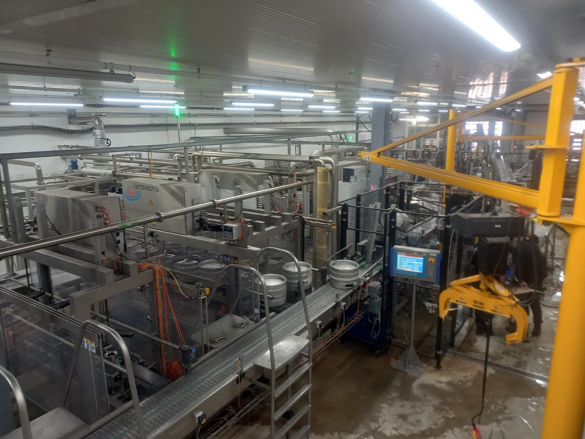 #decouvertedesmetiers 
#semainedelindustrie 
Nos élèves de 3eme ont visité l usine de Pietra à Furiani : entre autres thèmes abordés process de fabrication logistique développement durable 
Un grand merci à M Dary pour la visite