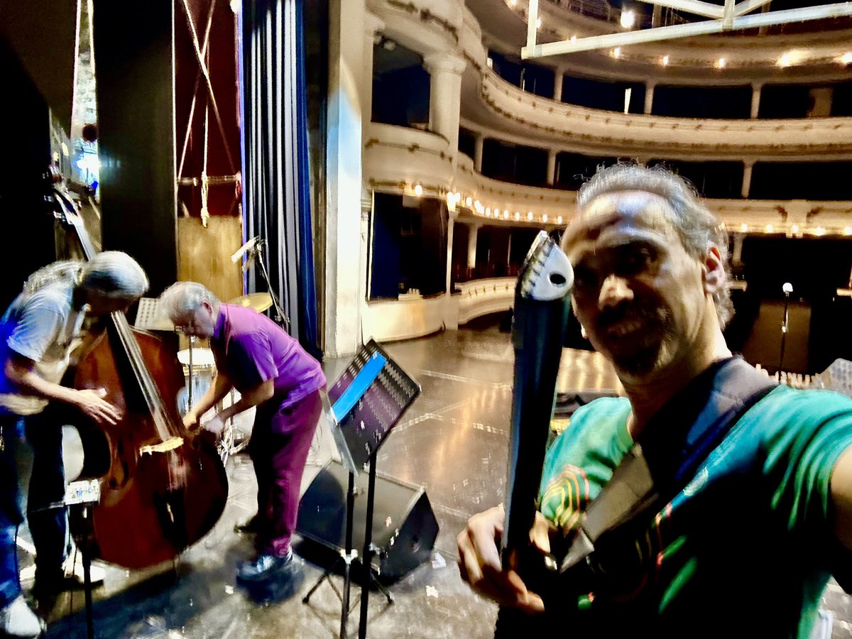aledemogli's tweet photo. Ayer en el teatro San Martín en la hermosa Tucuman!!
Felicidad!!!desde Brasil A C Afonso group
AC Afonso Claudio saxo
Renan Franzioni piano
Arturo Puertas contrabajo
Bruno Varela batería
Un servidor en guitarra https://t.co/DogXTPFNKZ