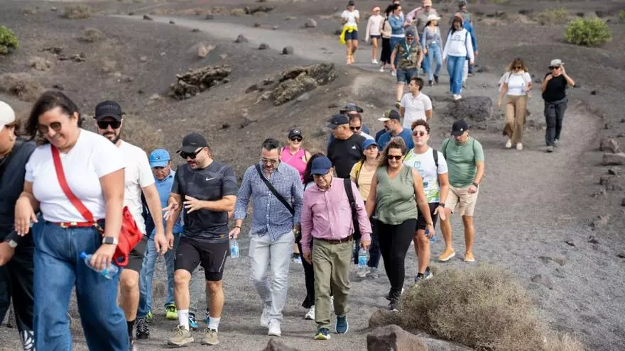 Canaragua (@canaragua) on Twitter photo Nuestro Director de <a href="/dinapsis/">Dinapsis</a> #Canaria, <a href="/fcuyas/">Federico Cuyás</a>, participó en la #Rutas2030 de #Tinajo en #Lanzarote🏜️ 🚶♀️ 🚶♂️ para impulsar la #Innovación en los municipios rurales y alcanzar sus retos, cumpliendo con la #Agenda2030 🌿🇮🇨 #Canarias
acortar.link/2pjCB5 vía <a href="/laprovincia_es/">La Provincia</a> Nuestro Director de <a href="/dinapsis/">Dinapsis</a> #Canaria, <a href="/fcuyas/">Federico Cuyás</a>, participó en la #Rutas2030 de #Tinajo en #Lanzarote🏜️ 🚶♀️ 🚶♂️ para impulsar la #Innovación en los municipios rurales y alcanzar sus retos, cumpliendo con la #Agenda2030 🌿🇮🇨 #Canarias
acortar.link/2pjCB5 vía <a href="/laprovincia_es/">La Provincia</a>