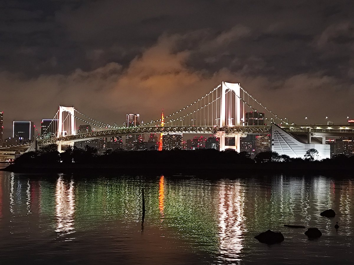 yakeiphoto's tweet photo. 休日の夜にお台場に行きましたが、カメラで夜景を撮っている人はごく一部しかいなかったなぁ。 https://t.co/3A91uONLYr