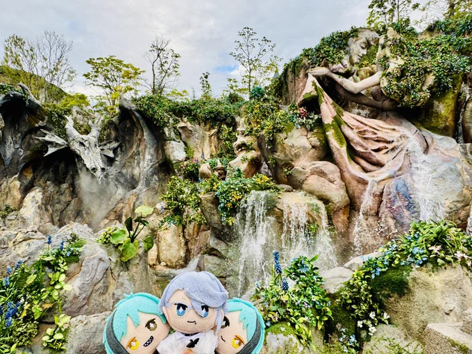 ファンタジ〜スプリングス研修 ピーターパンのネバーランドアドベンチャー、元ピーターパンヘビロテキッズ的には号泣アトラクションだった 同乗者が恐らく全員初見だったので、全員のリアクションが初見の悲鳴すぎてそれもよかった 俺たちは永遠にロストキッズで居ていいんやね...