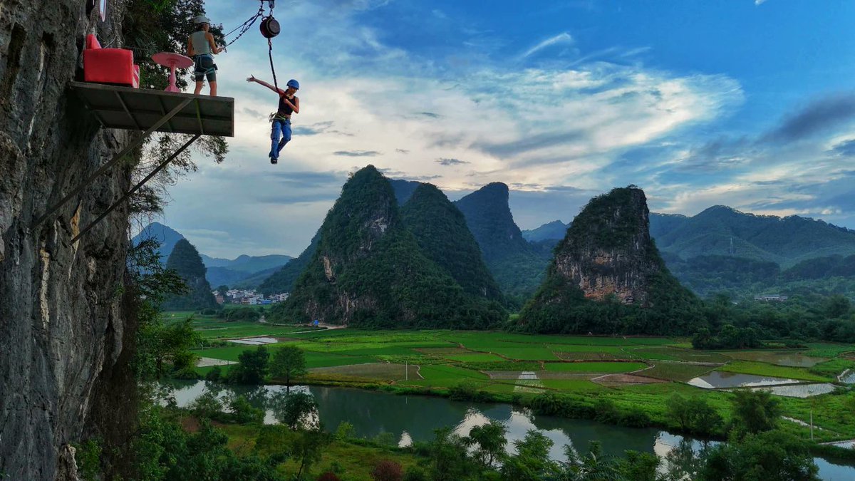 DiscoverGuangxi's tweet photo. 😍😍I've been watching the new variety show with #WangYibo lately, and I have to say, he’s so brave—#rockclimbing in Yangshuo with no experience is really something. #ExploringTheUnknown #WangYibo王一博

🧗‍♂️To real rock climbers, the mountains in #Guilin aren't just for looking at; they're for climbing. Yangshuo in #Guilin has over 1,200 climbing routes and more than 60 independent crags. There are easy walls suitable for all ages and some of the world's most challenging routes. If you're feeling adventurous, you should give it a shot!

📍A recommended spot to check out: Guilin • Yanbang Mountain Park (桂林•岩邦山地公园)
