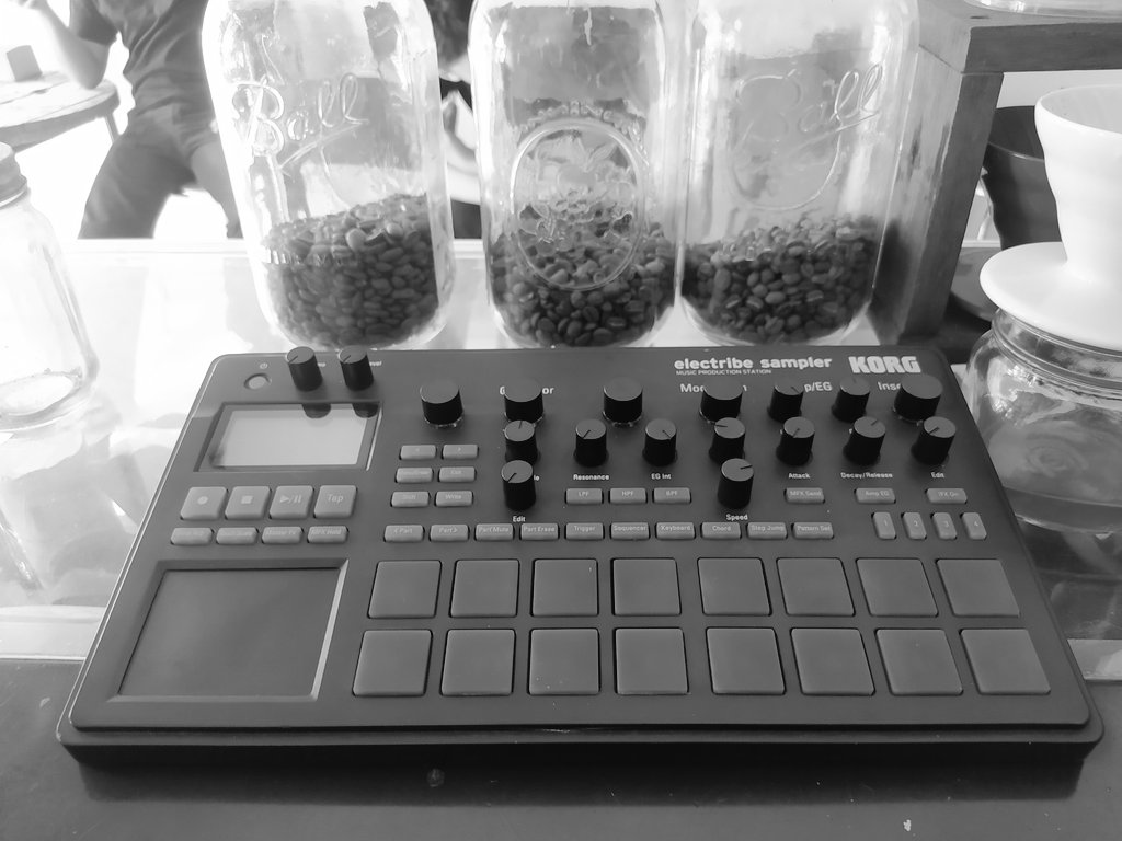 Best groovebox ever ,KORG ELECTRIBE never fail 😊

#korg #electribe #sequencer #dawless