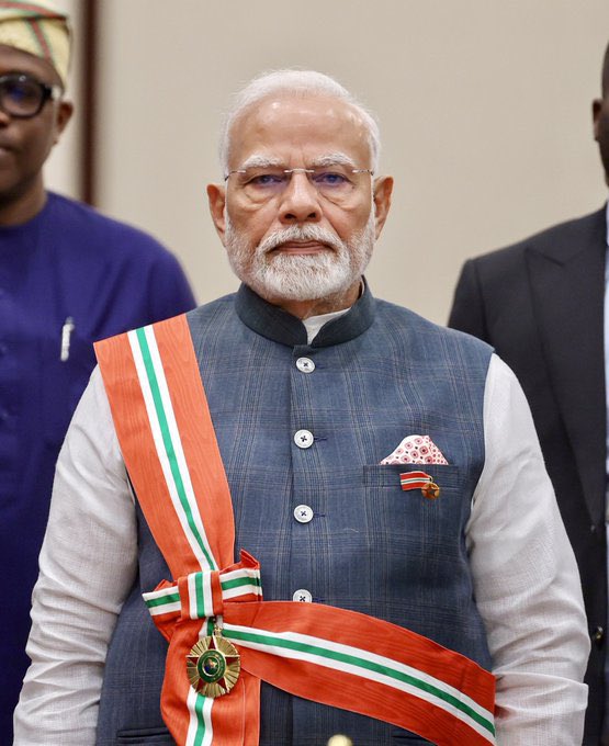 BansuriSwaraj's tweet photo. यशस्वी प्रधानमंत्री श्री @narendramodi जी को प्रतिष्ठित ‘ग्रैंड कमांडर ऑफ द ऑर्डर ऑफ द नाइजर’ सम्मान से विभूषित किए जाने पर अनेकानेक बधाई।

यह सम्मान प्राप्त करने वाले वे क्वीन एलिज़ाबेथ के बाद दूसरे विदेशी नेता हैं, जो नाइजीरिया और भारत के बीच आपसी सम्मान और विश्वास का अद्भुत प्रतीक है।

माननीय प्रधानमंत्री मोदी जी के दूरदर्शी नेतृत्व ने भारत की वैश्विक प्रतिष्ठा को नई ऊंचाई दी है और यह सम्मान हर भारतीय के लिए गर्व और प्रेरणा का क्षण है।

जय हिंद!

#ModiInNigeria 
@BJP4India @BJP4Delhi