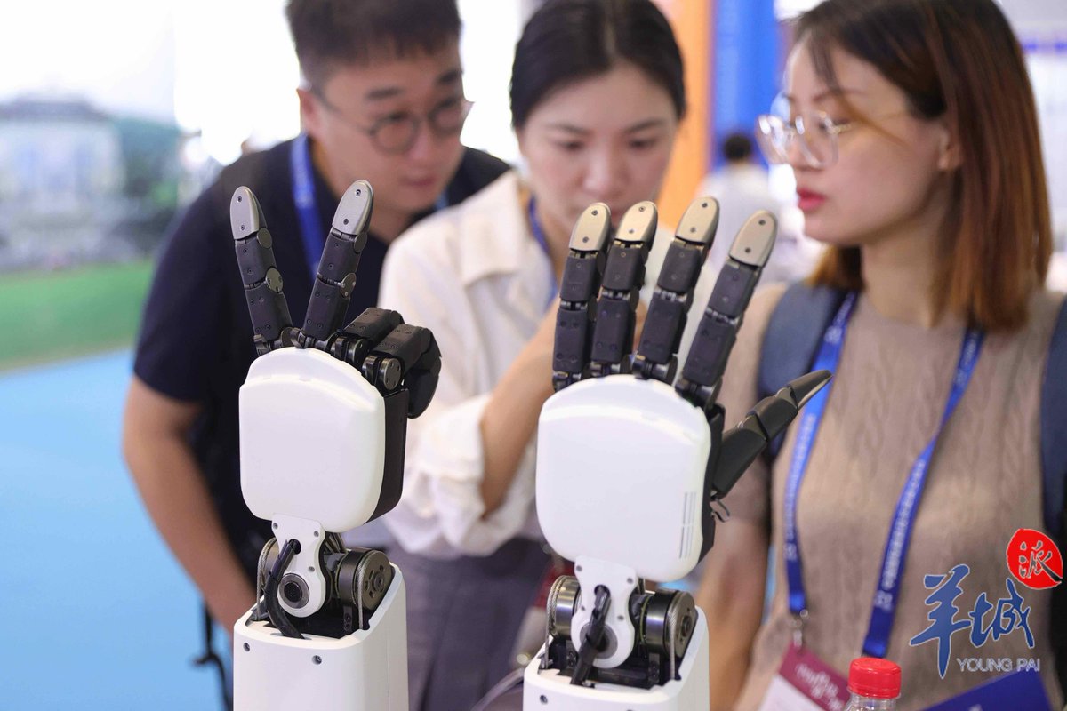 CulturalLingnan's tweet photo. On November 16th, the 26th #China Hi-Tech Fair (#CHTF), a three-day event, successfully concluded. Known as "China's premier science and technology exhibition," the #fair attracted nearly 5,000 companies and international organizations from over 100 countries and regions. The total number of professional visitors exceeded 400,000. The intended transaction amount, including on-site deals, investments, and financing, surpassed 120 billion yuan, setting a new historical record.