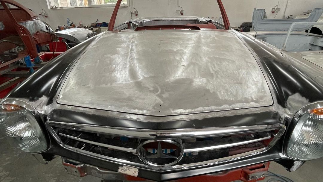 Celettegroup's tweet image. Update on the #Mercedes Benz 280SL: It is currently undergoing a full restoration and has been placed on a #Celette #framemachine with dedicated jigs to ensure it is restored to its original factory condition, just as it was when it first rolled off the production line.